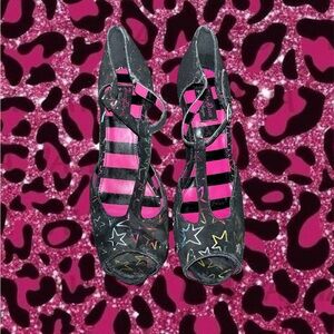 2010s Abbey Dawn Black and pink star print platform heels